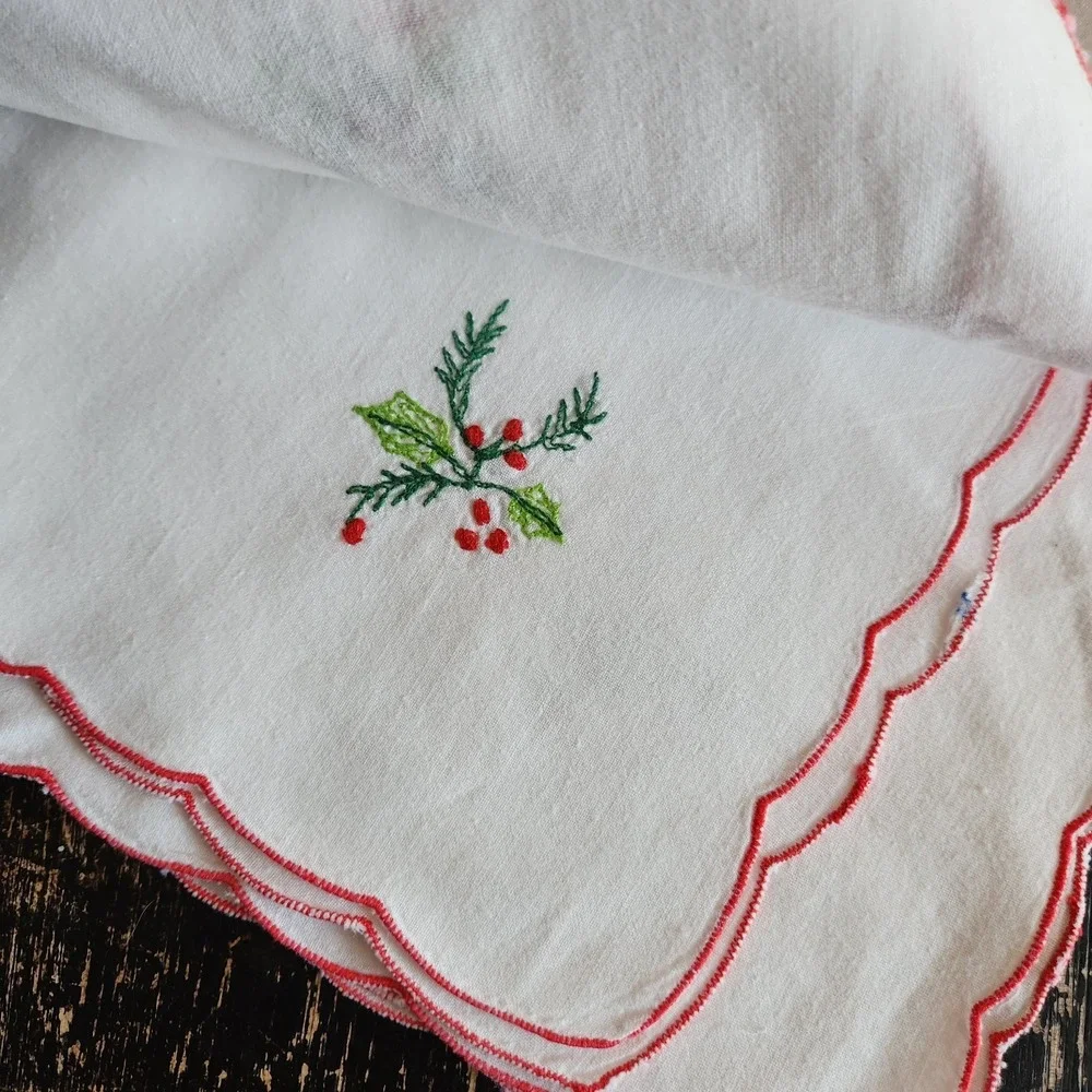 Imperial Elegance Napkins‎ HOLLY Scalloped 100% Cotton 15